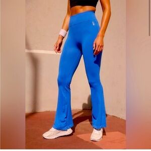 NWOT Good Karma Flare leggings No Logo 💖 M/L